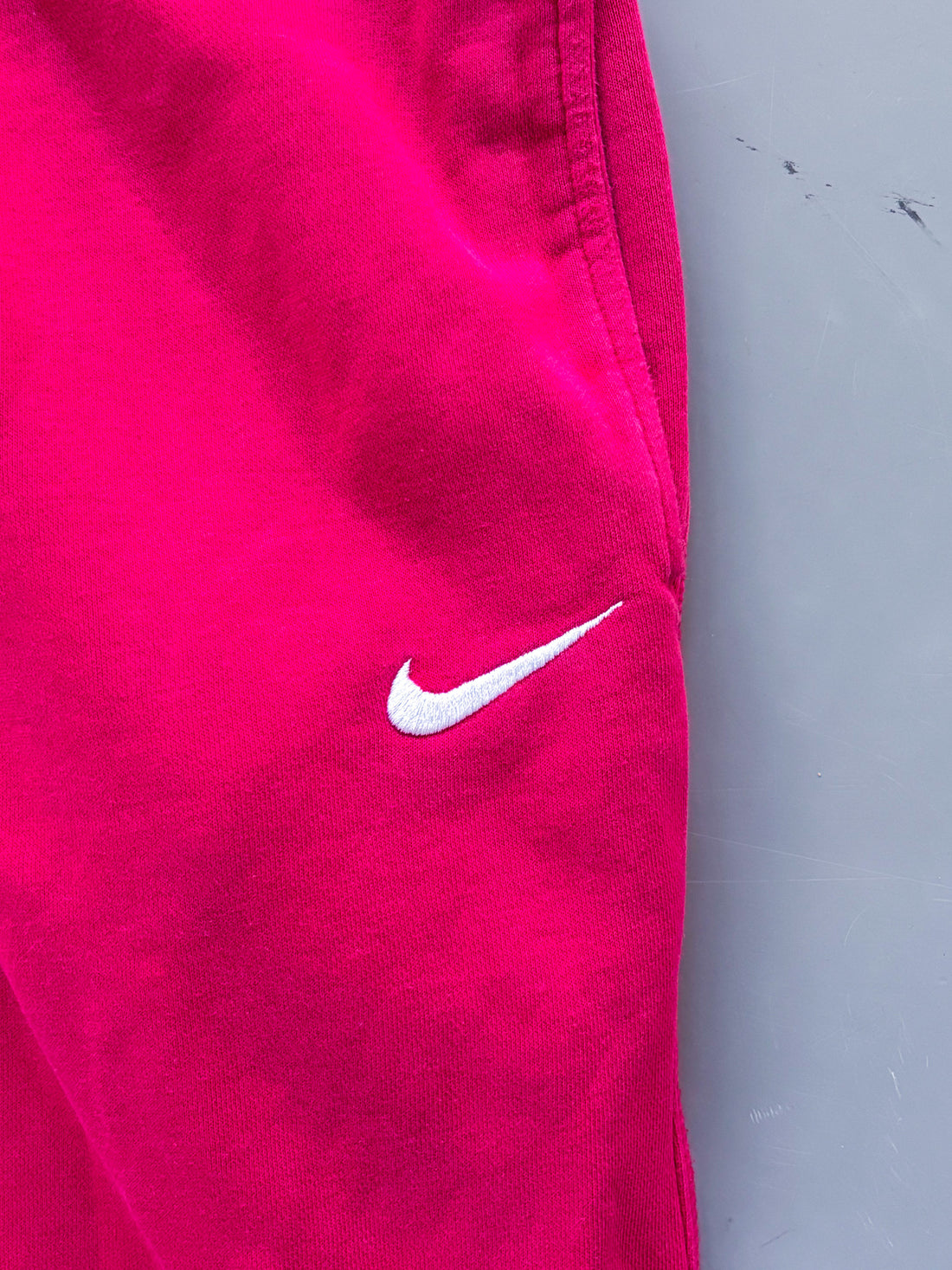 Pantalón Jogger Vintage Nike Rojo – Oferta Limitada