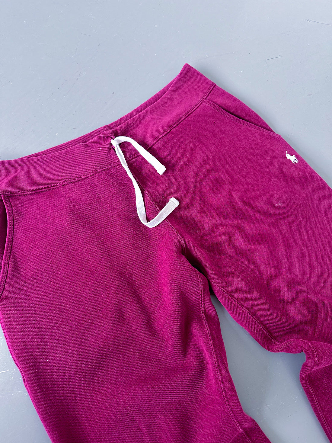 Pantalón Jogger Vintage Polo Ralph Lauren Burdeo – Oferta Limitada